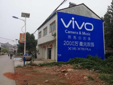 横州刷墙广告和喷绘墙体广告哪个效果好？