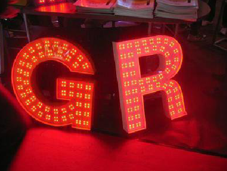 横州LED发光字常见的安装误区。